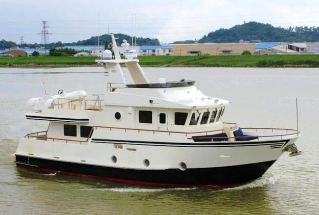 Trawler - BERING YACHTS Ocean Long Range Cruiser