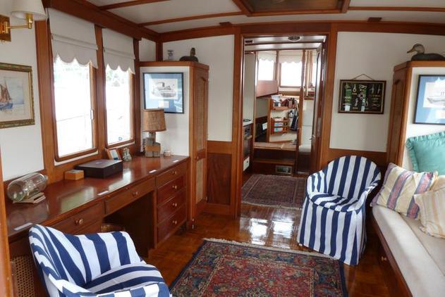 Trawler - Pilgrim 40 North Castle Pilothouse