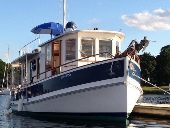 Trawler - Pilgrim 40 North Castle Pilothouse