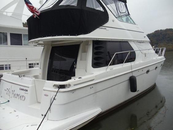 Voyager - Carver 450 Pilothouse