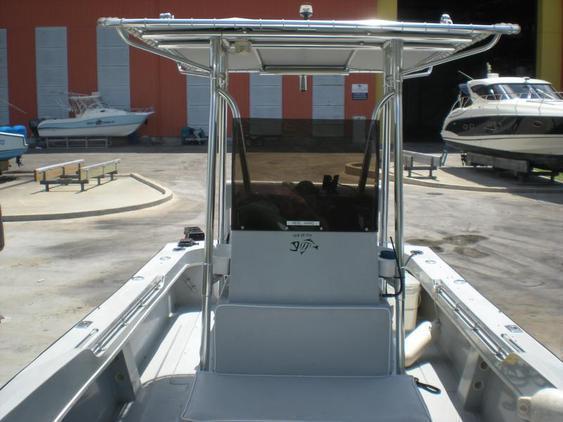 Whitewater Center console Inb 25ft center console