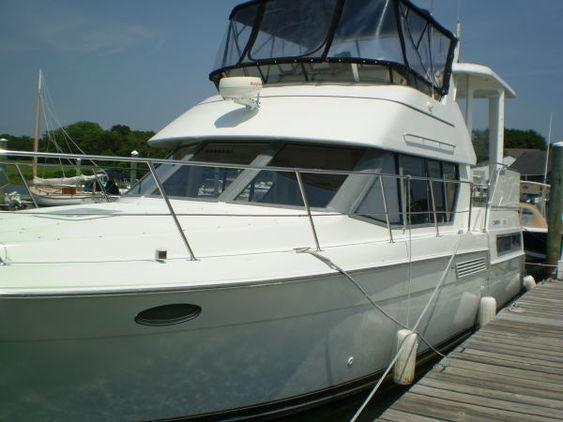 Carver - 355 Motor Yacht