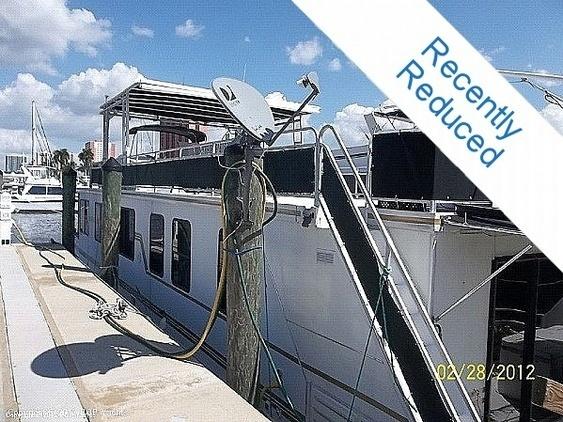 Catamaran Cruisers - 62 Houseboat