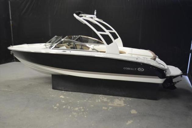 Cobalt Boats - 10 Series 220