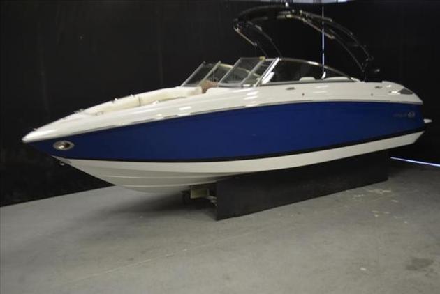 Cobalt Boats - BOWRIDER 242