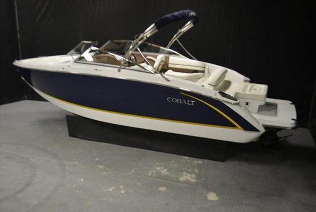 Cobalt Boats - Bowrider R5