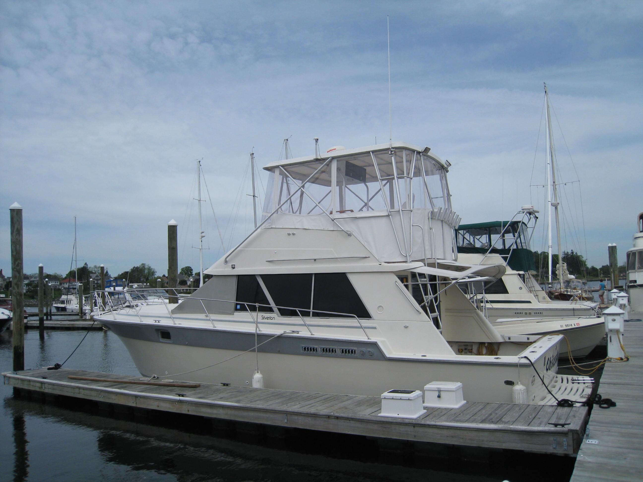 Silverton 40 Convertible, Fall River