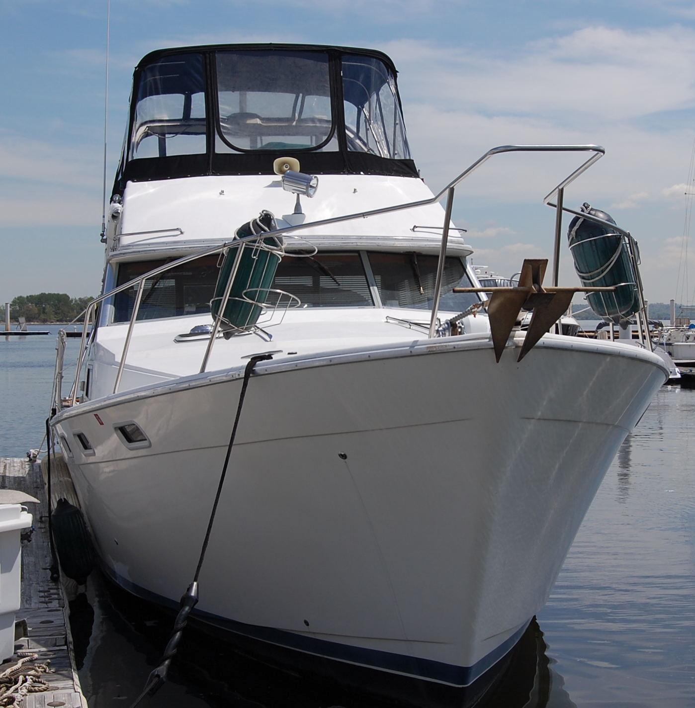 Bayliner 3870 Motor Yacht, City Island