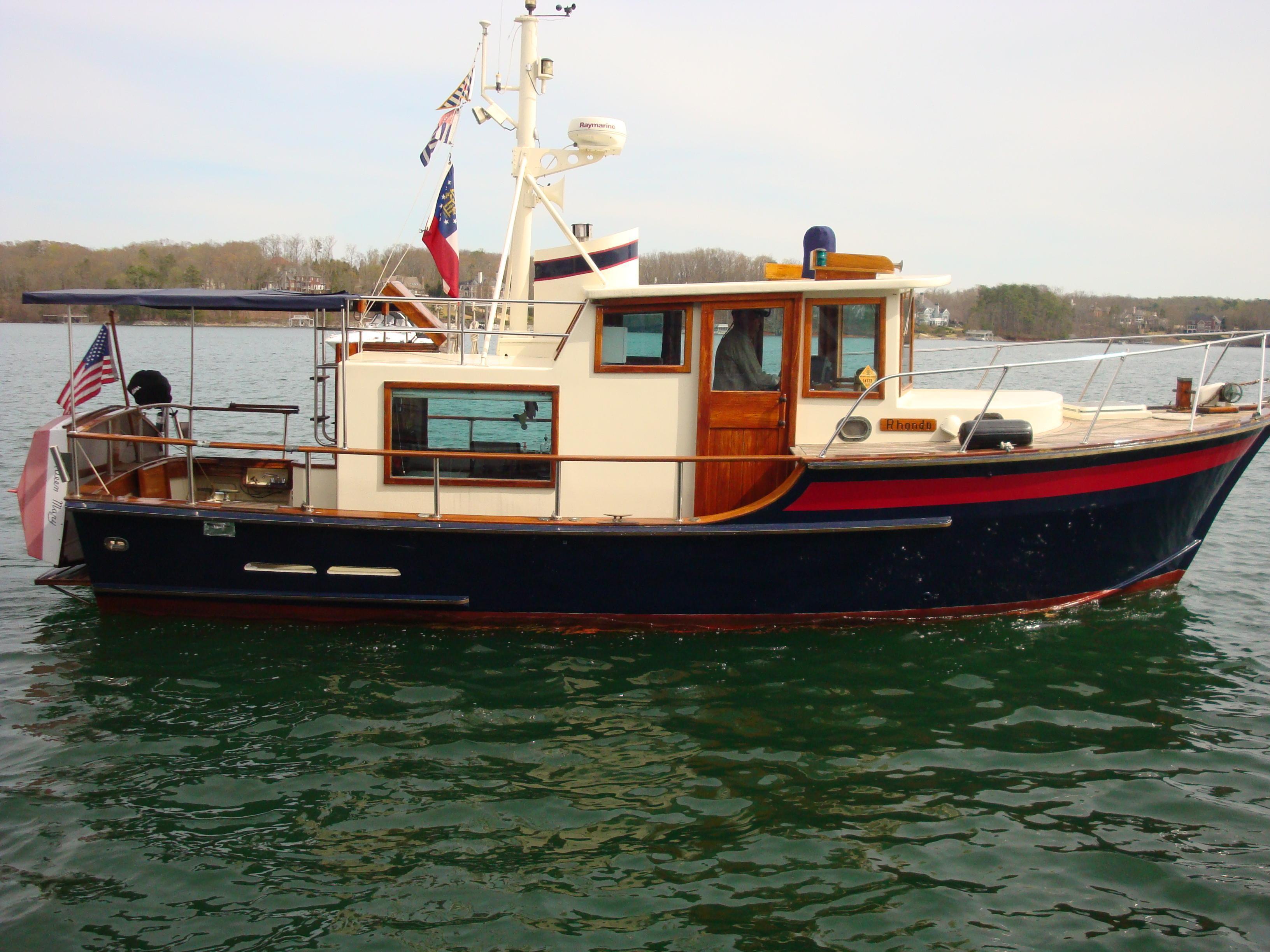 Custom 32 Trawler, Lake Lanier
