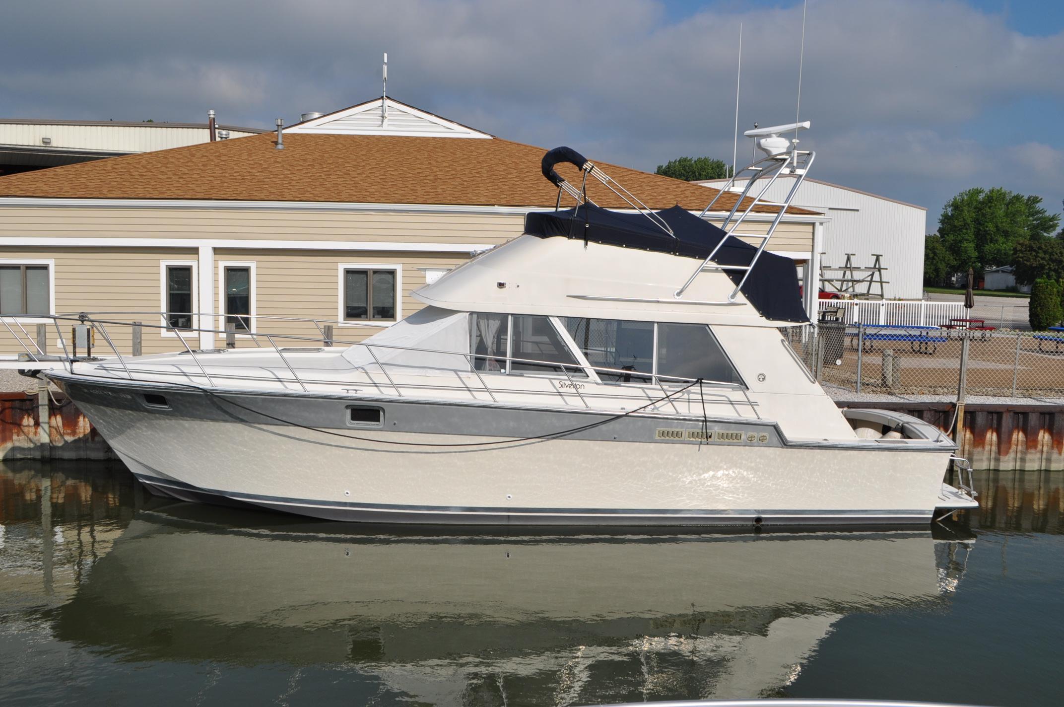 Silverton 40 Convertible, Port Clinton