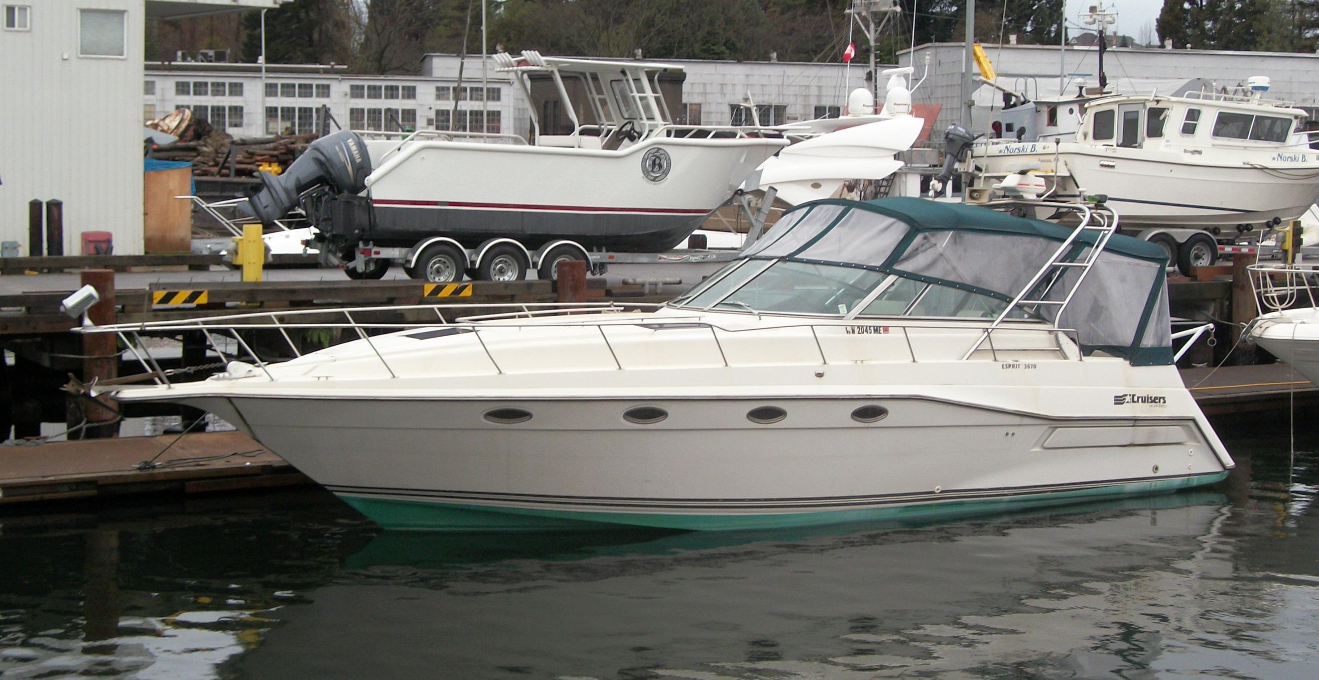 Cruisers 3670 Esprit, Seattle