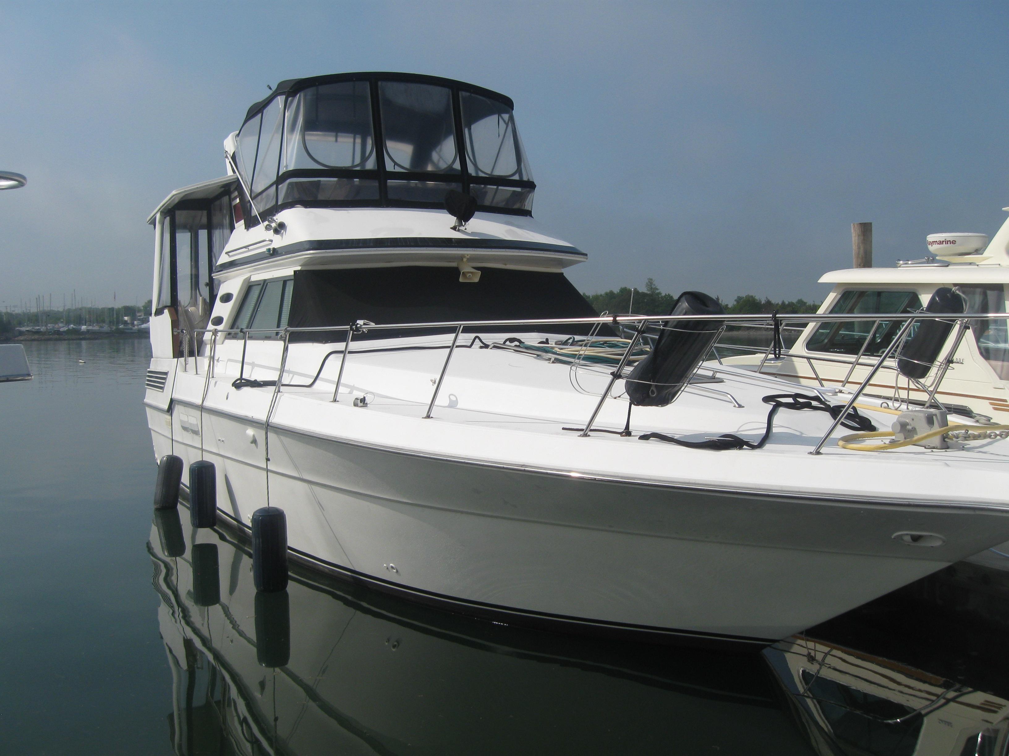 Sea Ray 440 Aft Cabin,