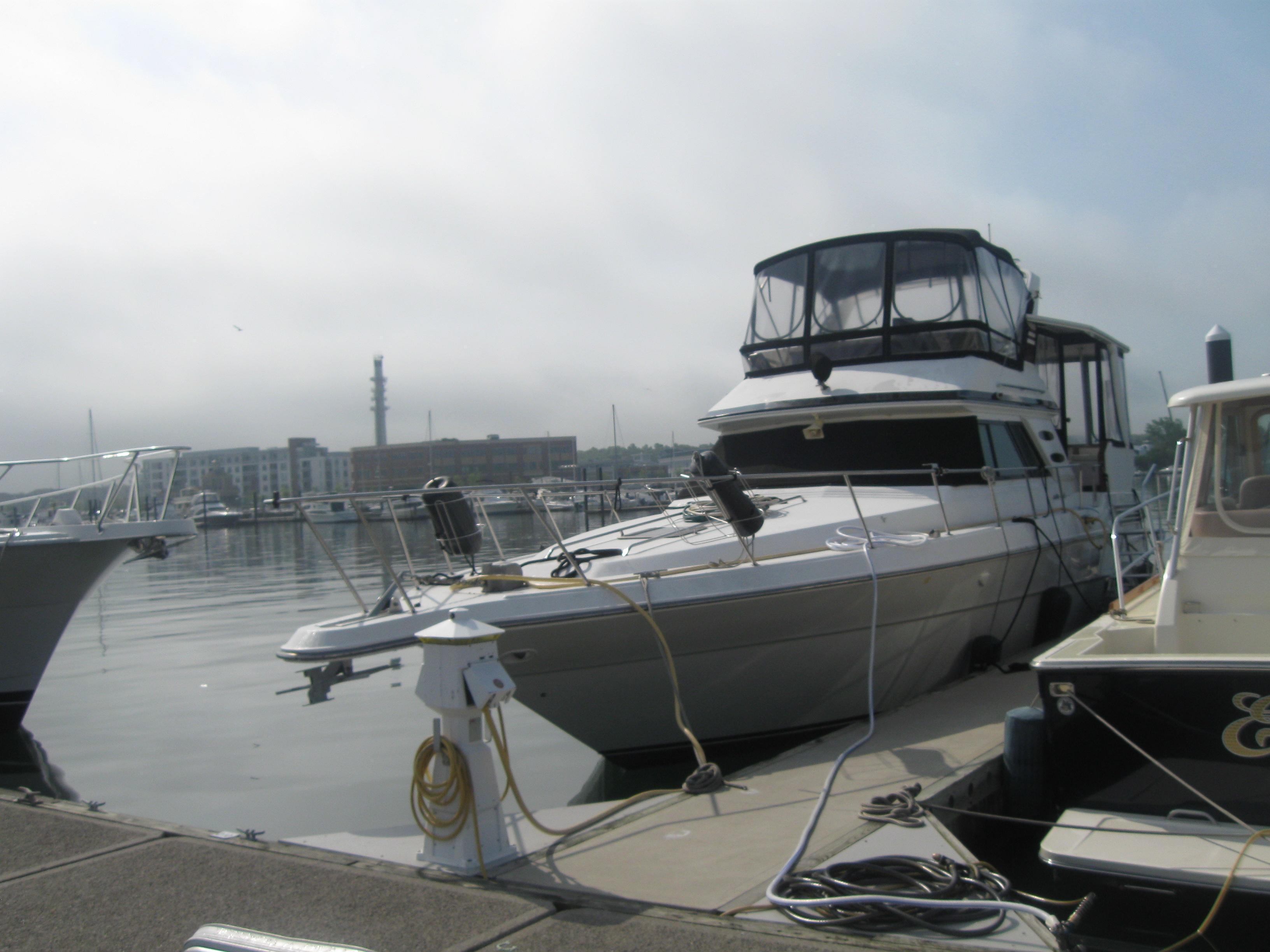 Sea Ray 440 Aft Cabin,