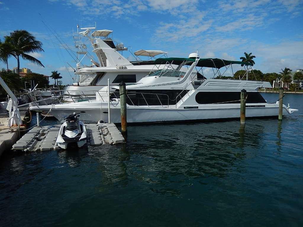 Bluewater Yachts 64 Cruiser, Fort Lauderdale