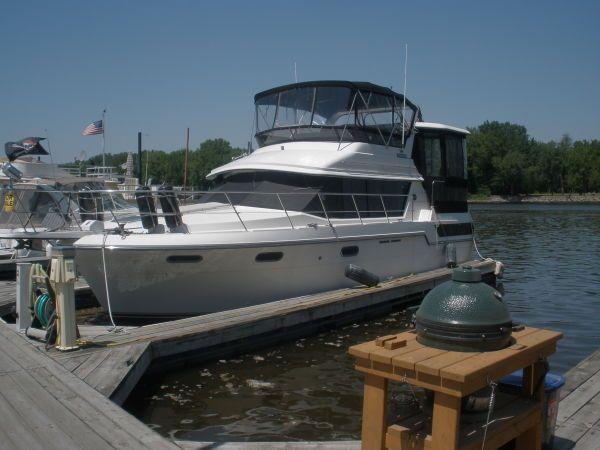 Carver 3807 Aft Cabin Motor Yacht, Red Wing