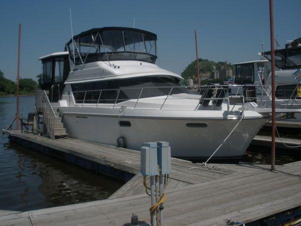 Carver 3807 Aft Cabin Motor Yacht, Red Wing