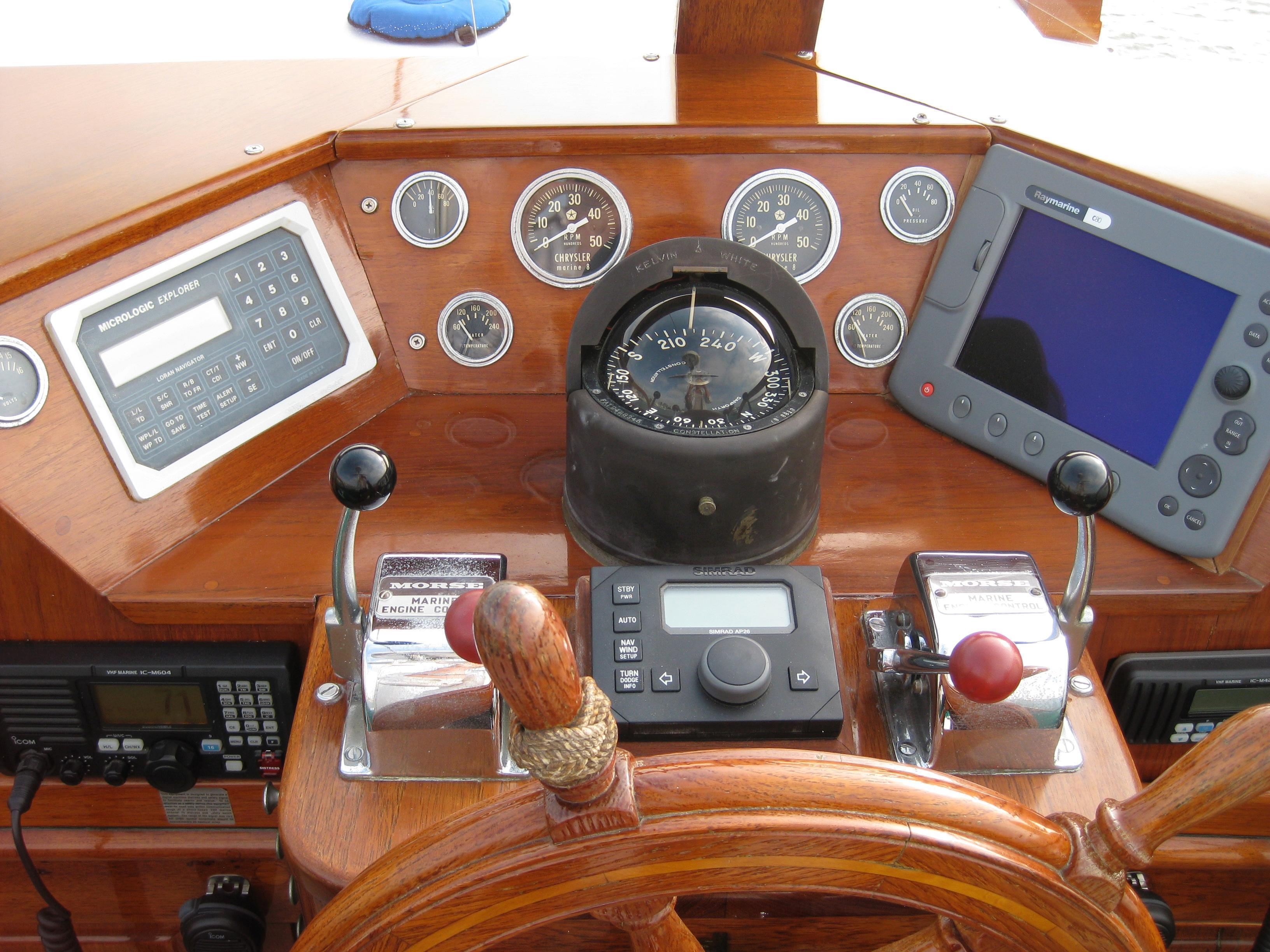 Stephens Brothers CLASSIC RAISED DECK EXPRESS CRUISER, Newport Beach