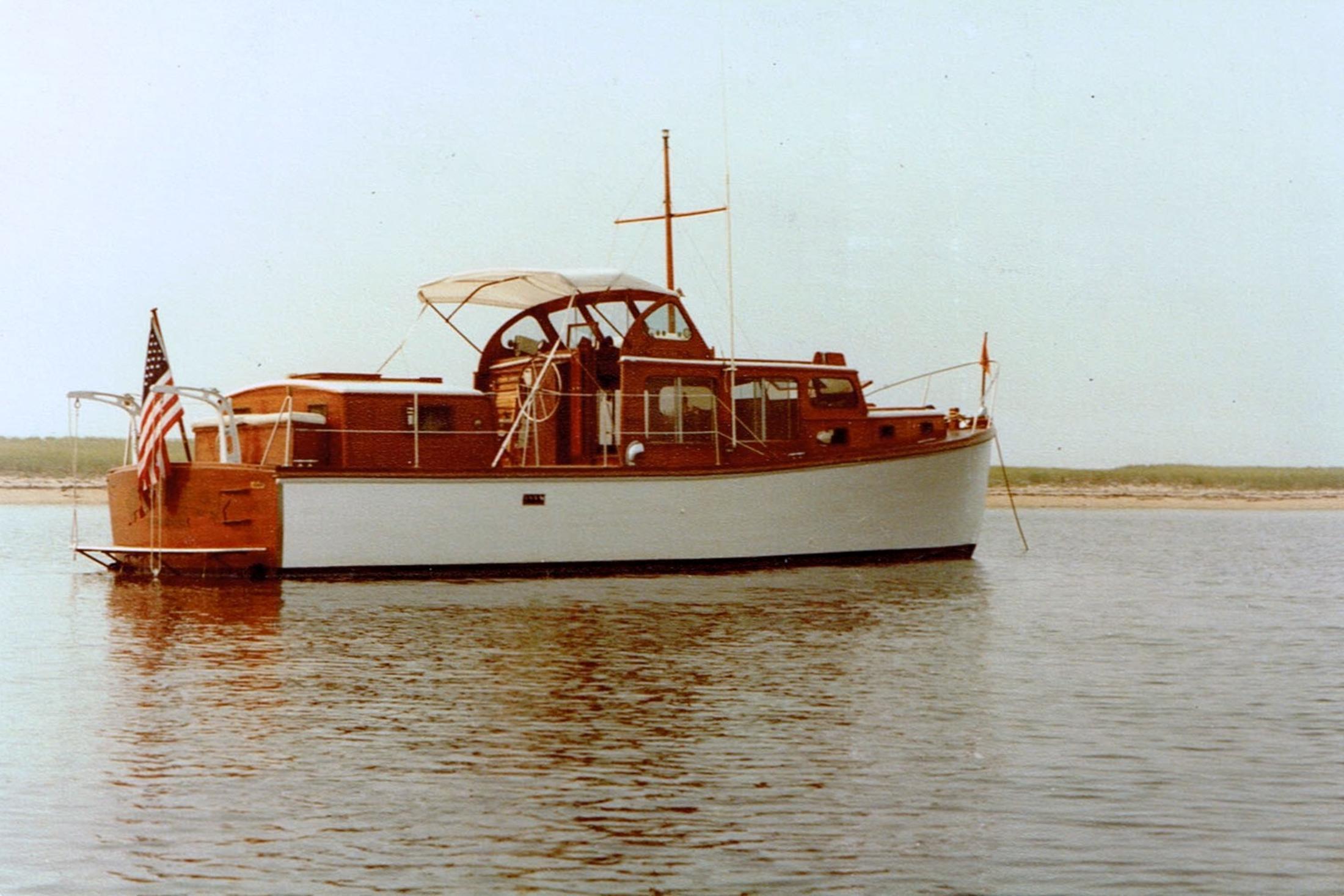 Classic Hatteras Motor Yacht, Lyme