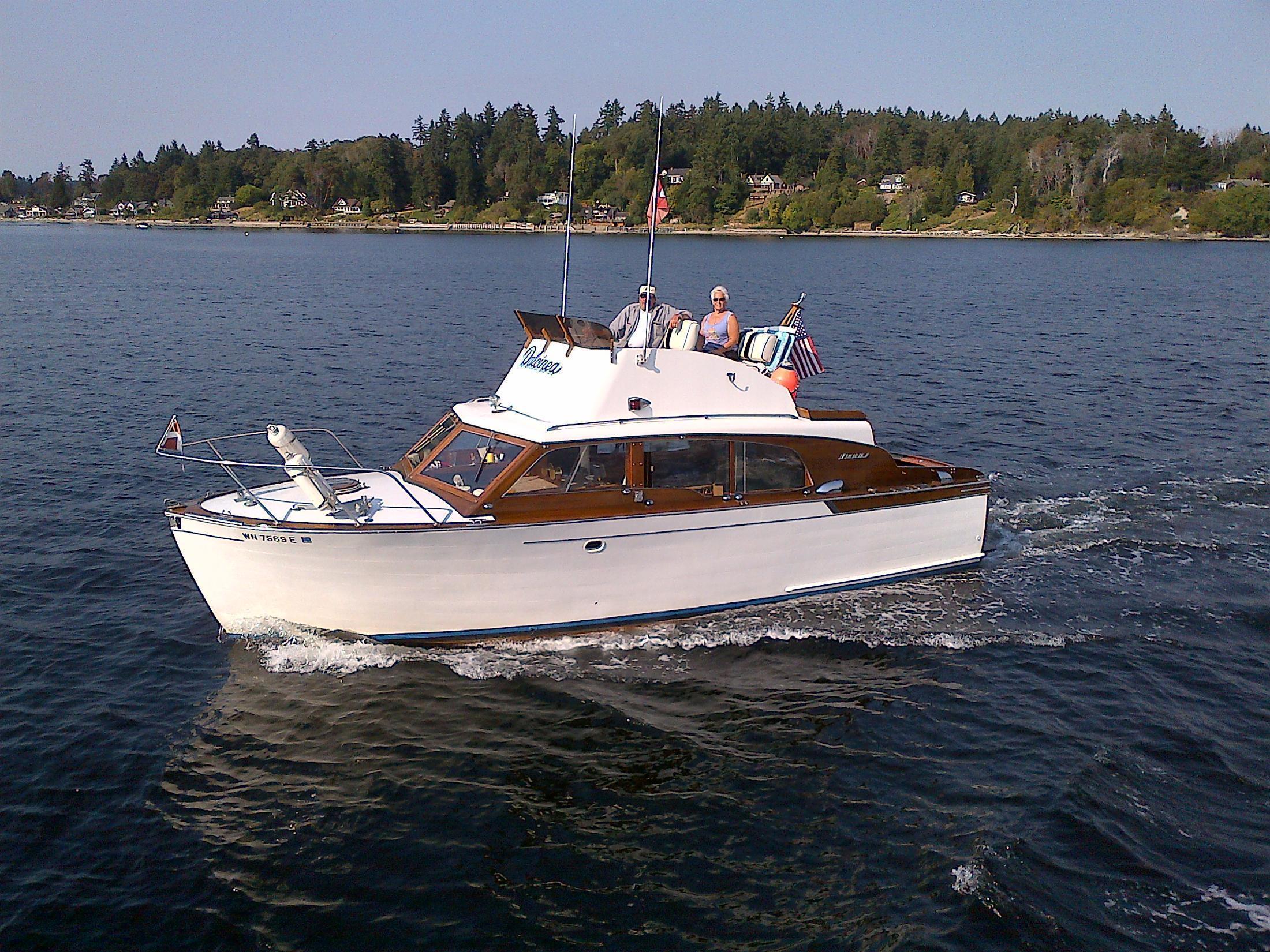 Owens Flagship Cruiser with integrated fly bridge, Tacoma