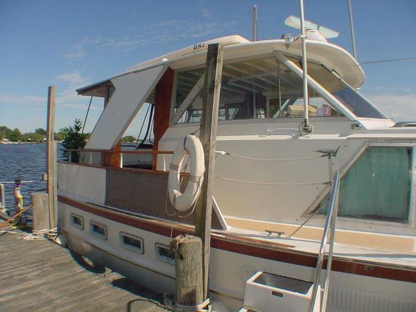 Hatteras Flush Deck Tri-Cabin Motor Yacht, Toms River