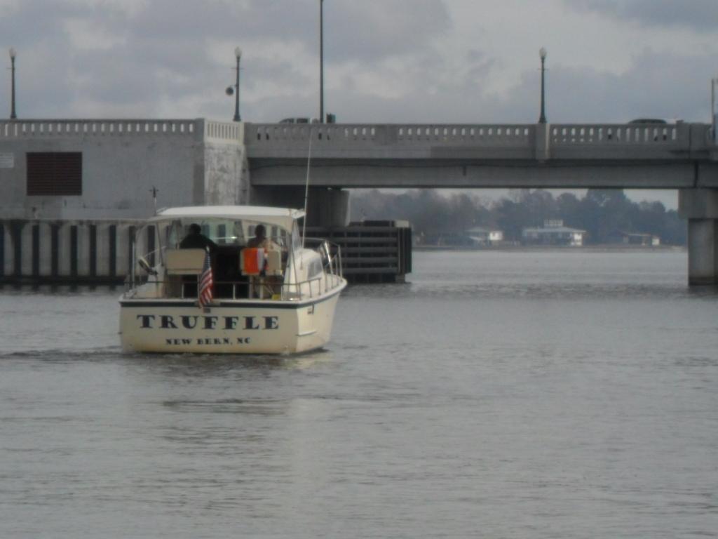 Hatteras Cruiser - Trawler, New Bern