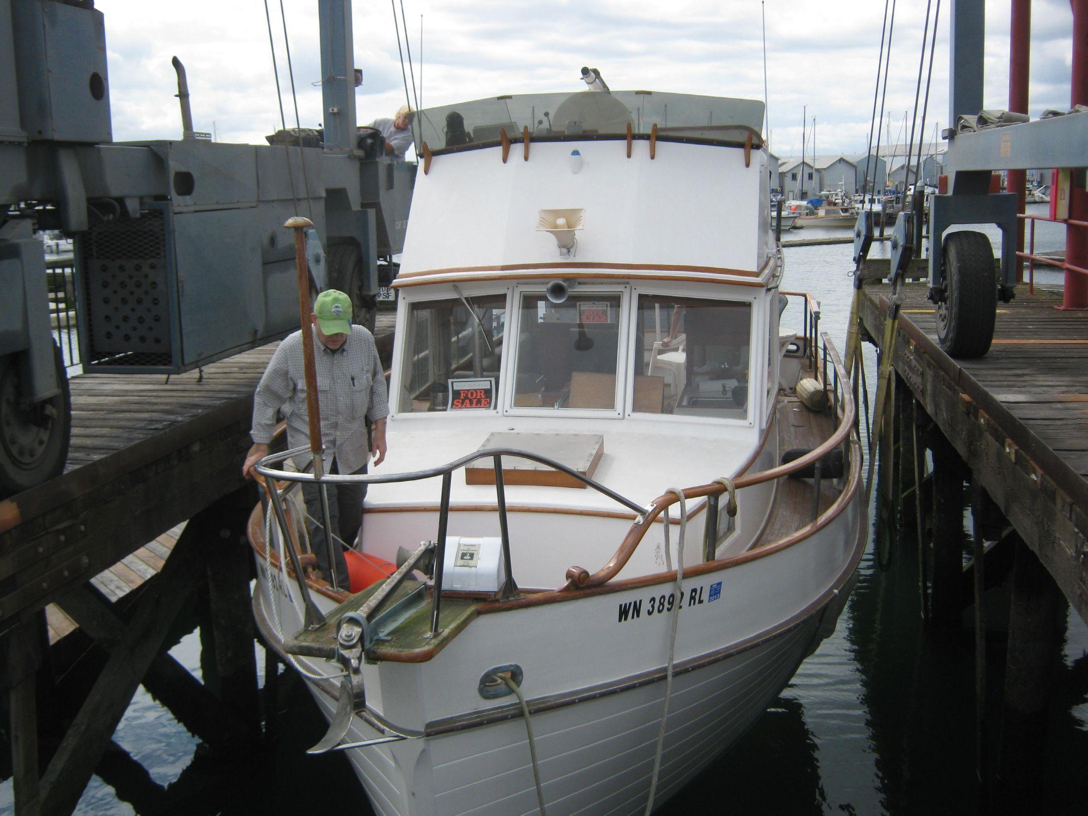 Grand Banks Sedan Trawler, Port of Everett Marina