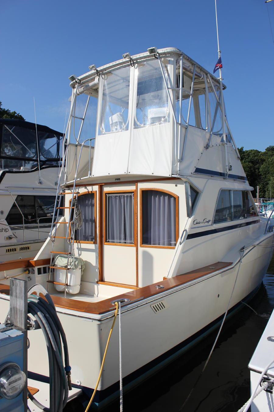 Chris Craft 1974/2002 Commander 360 FB, Greenport