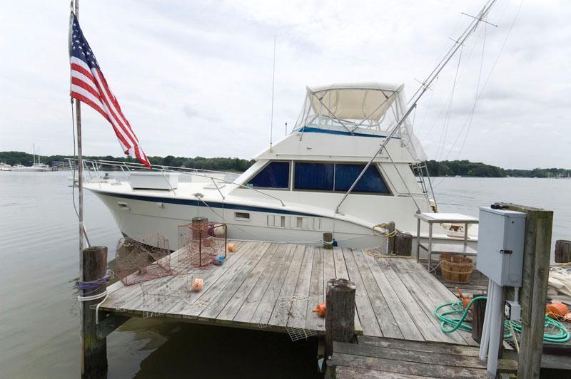 Hatteras 42 Convertible, Middle River
