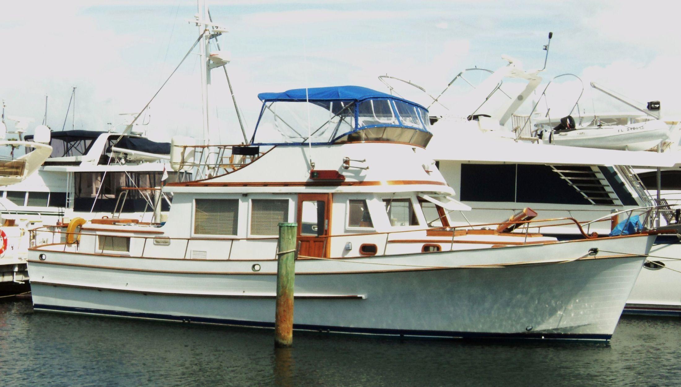 Marine Trader Tri-Cabin, Longboat Key/Sarasota