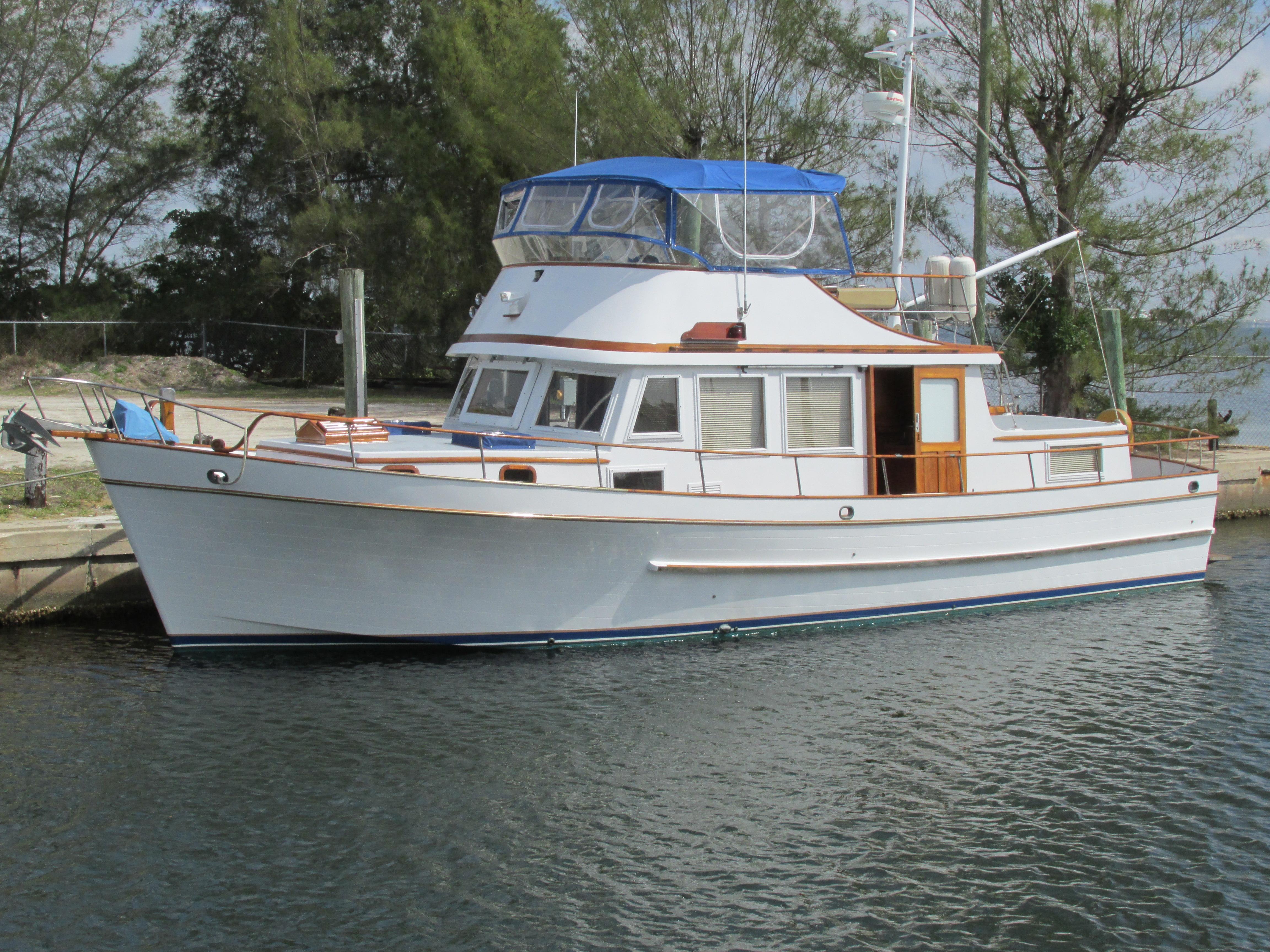 Marine Trader Tri-Cabin, Longboat Key/Sarasota