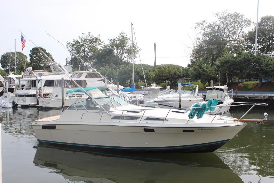 Bayliner Conquest 32 Express, Greenport