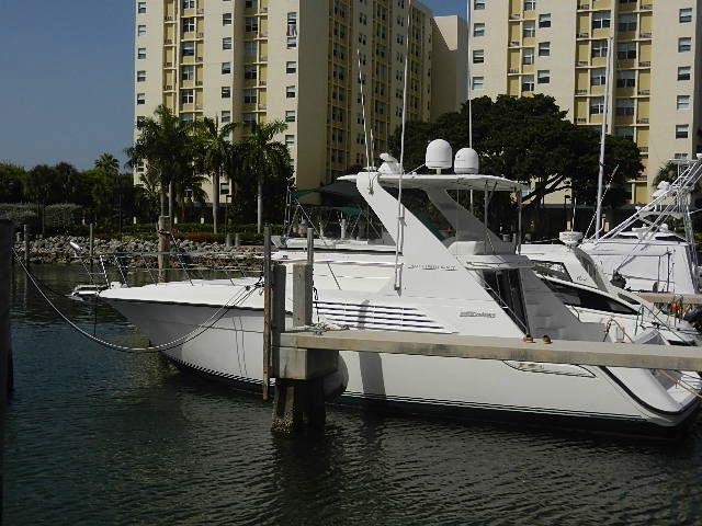 Cruisers Yachts 4285 Express Bridge, Miami Beach