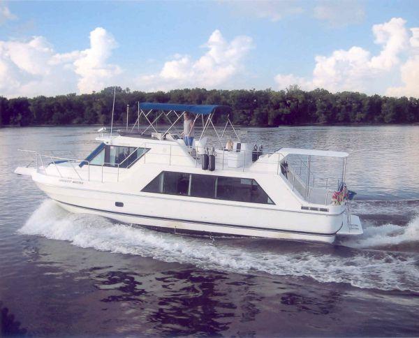 Harbor-Master Coastal Cruiser Houseboat, Lake Guntersville