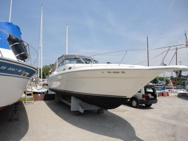 Sea Ray 330 Express Cruiser (Fresh Water Mint Condition), Vermilion
