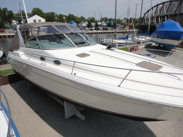 Sea Ray 330 Express Cruiser (Fresh Water Mint Condition), Vermilion