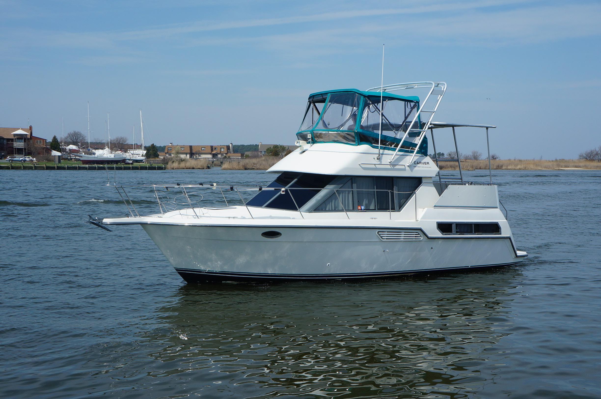 Carver 325 Motoryacht, Grasonville