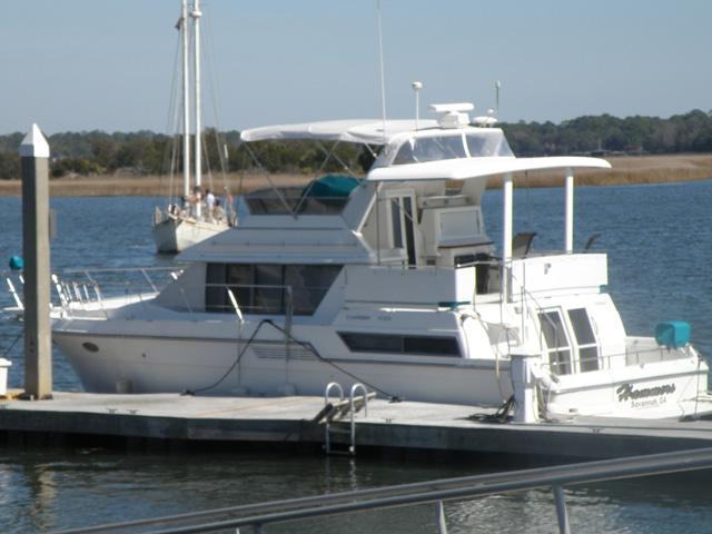 Carver cockpit motor yacht, Savannah