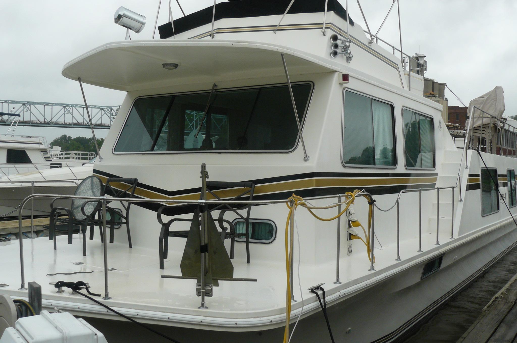 Harbor Master 52 Widebody Houseboat, Red Wing