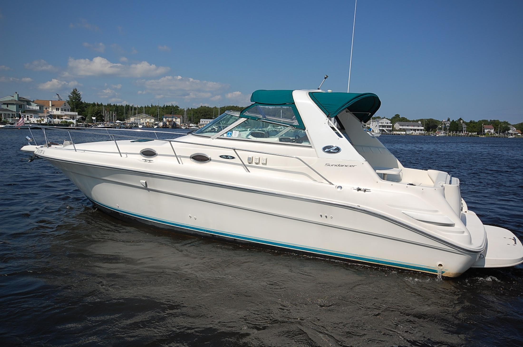 Sea Ray 330 Sundancer, Forked River