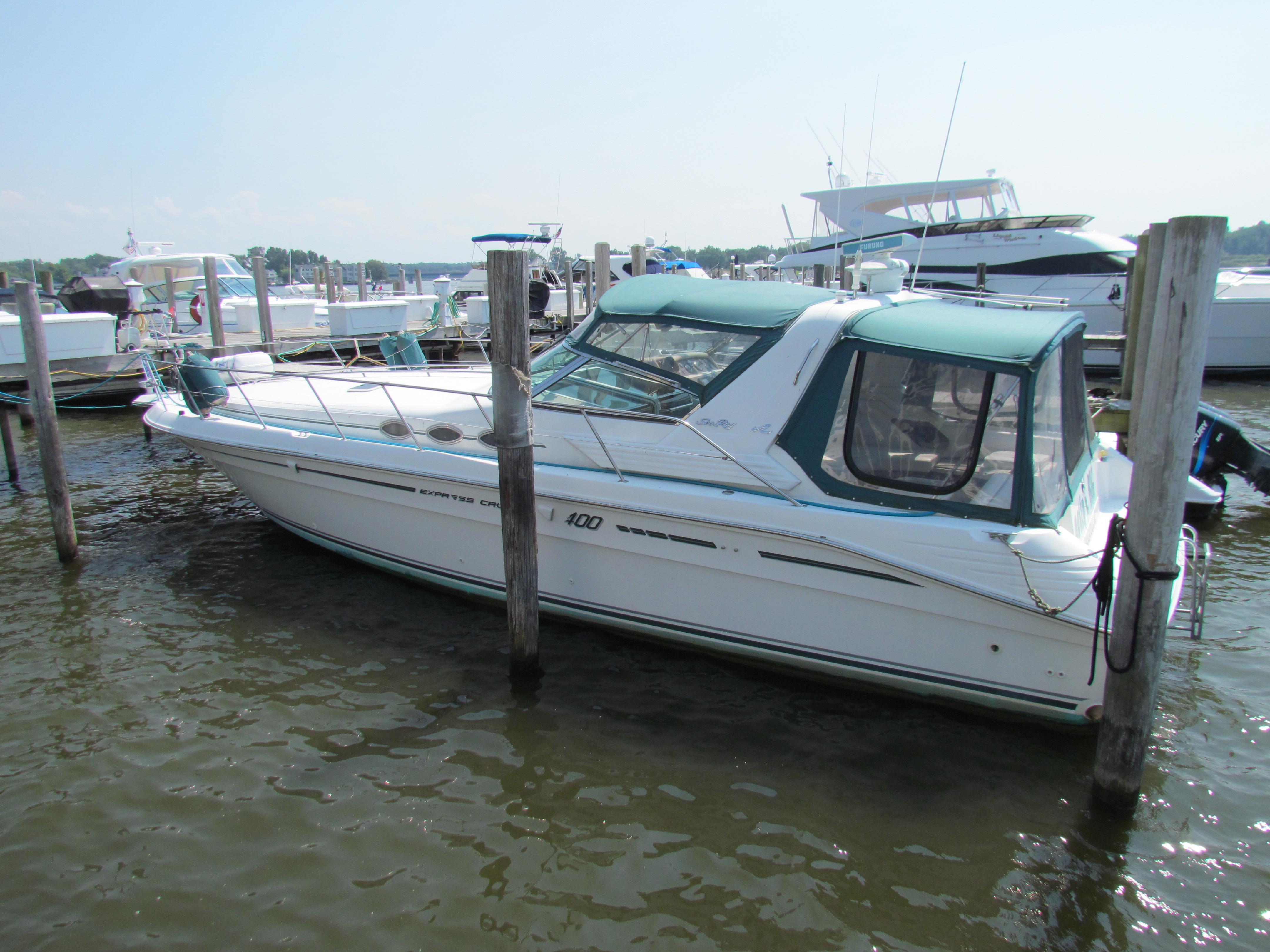 Sea Ray 400 Express Cruiser, Saugatuck