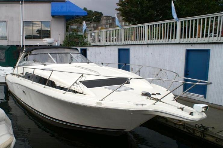 Bayliner 3485 Avanti Express, Seattle - At Our Docks