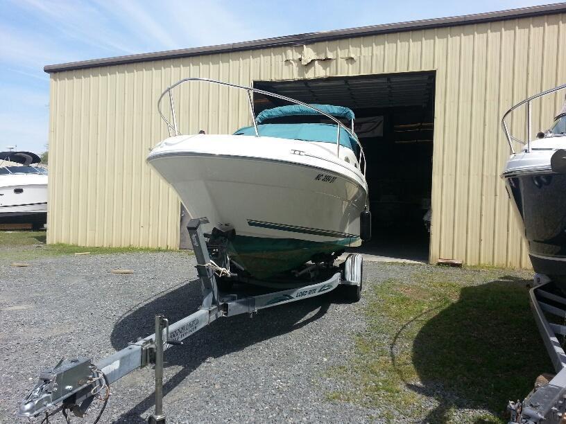 Sea Ray 240DA,