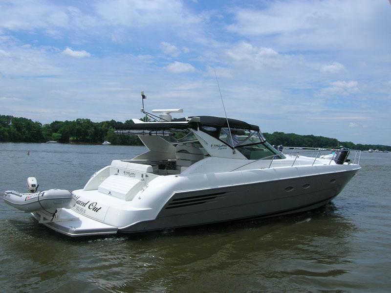 Trojan 440 Express Yacht, Middle River