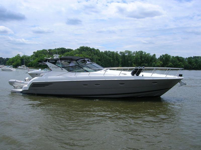 Trojan 440 Express Yacht, Middle River