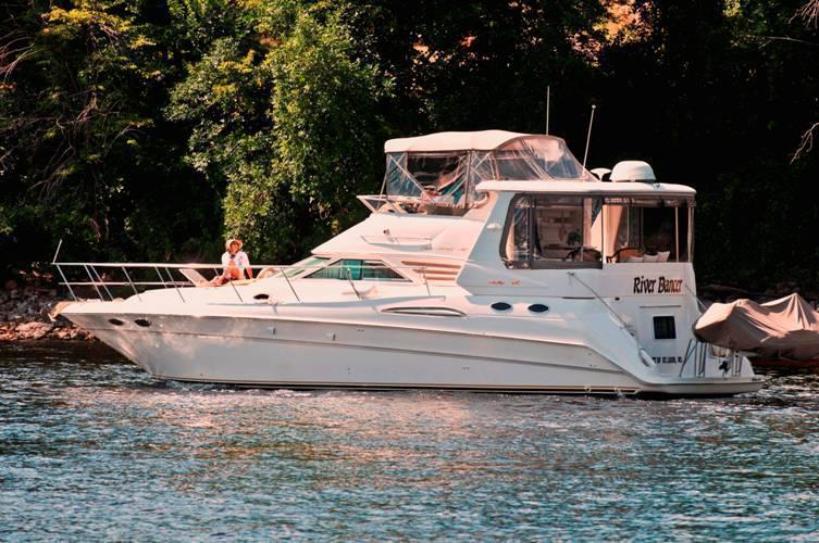Sea Ray 420 Aft Cabin, Hastings