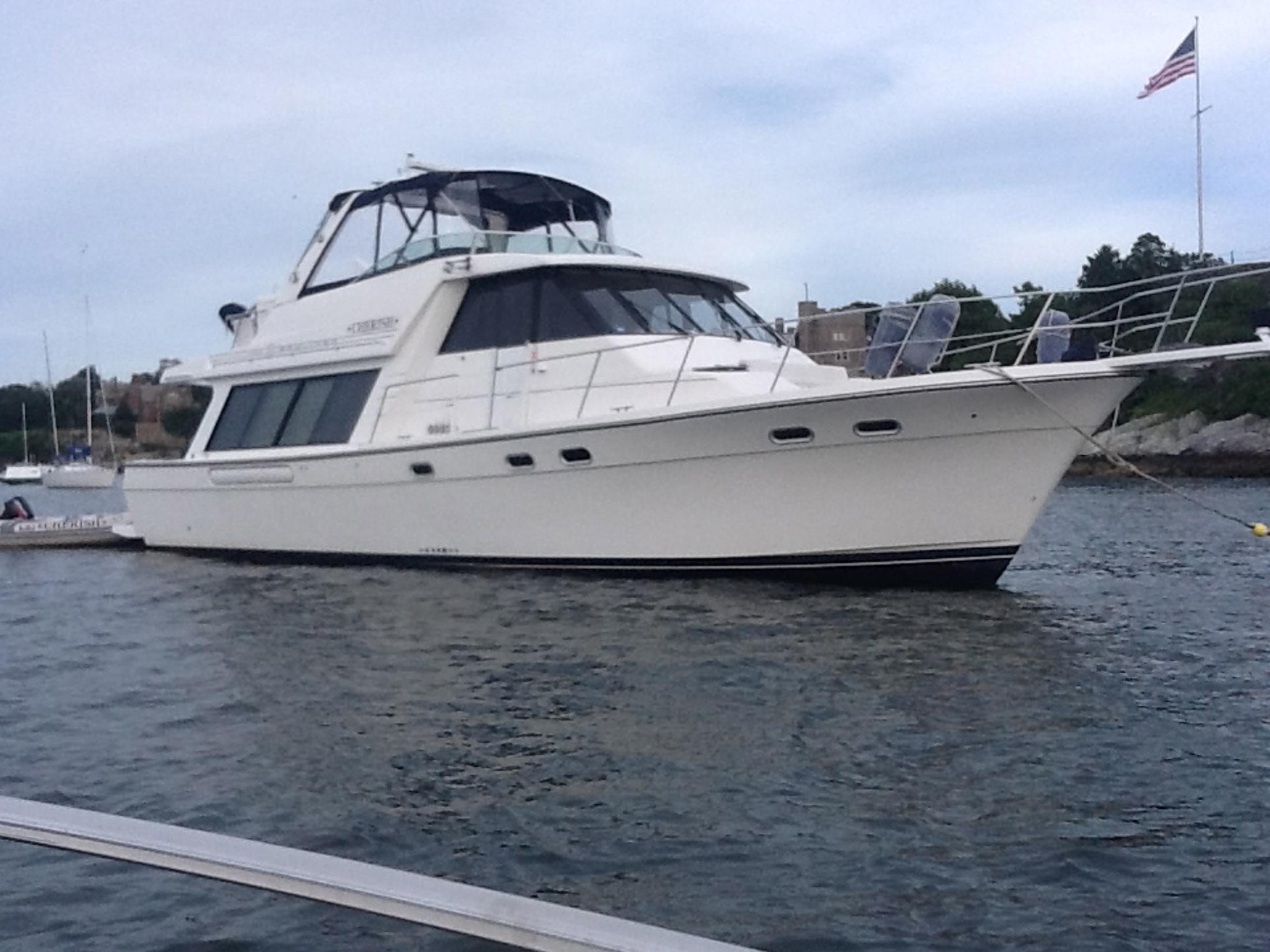 Bayliner 4788 Motor Yacht, Fall River