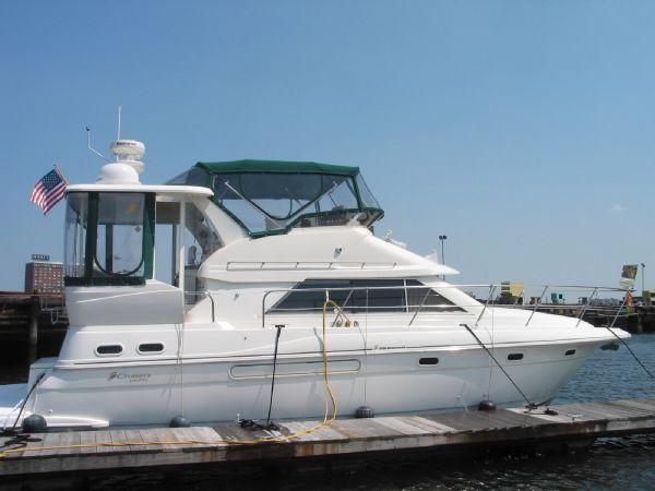Cruisers 3750 Motoryacht, Boston