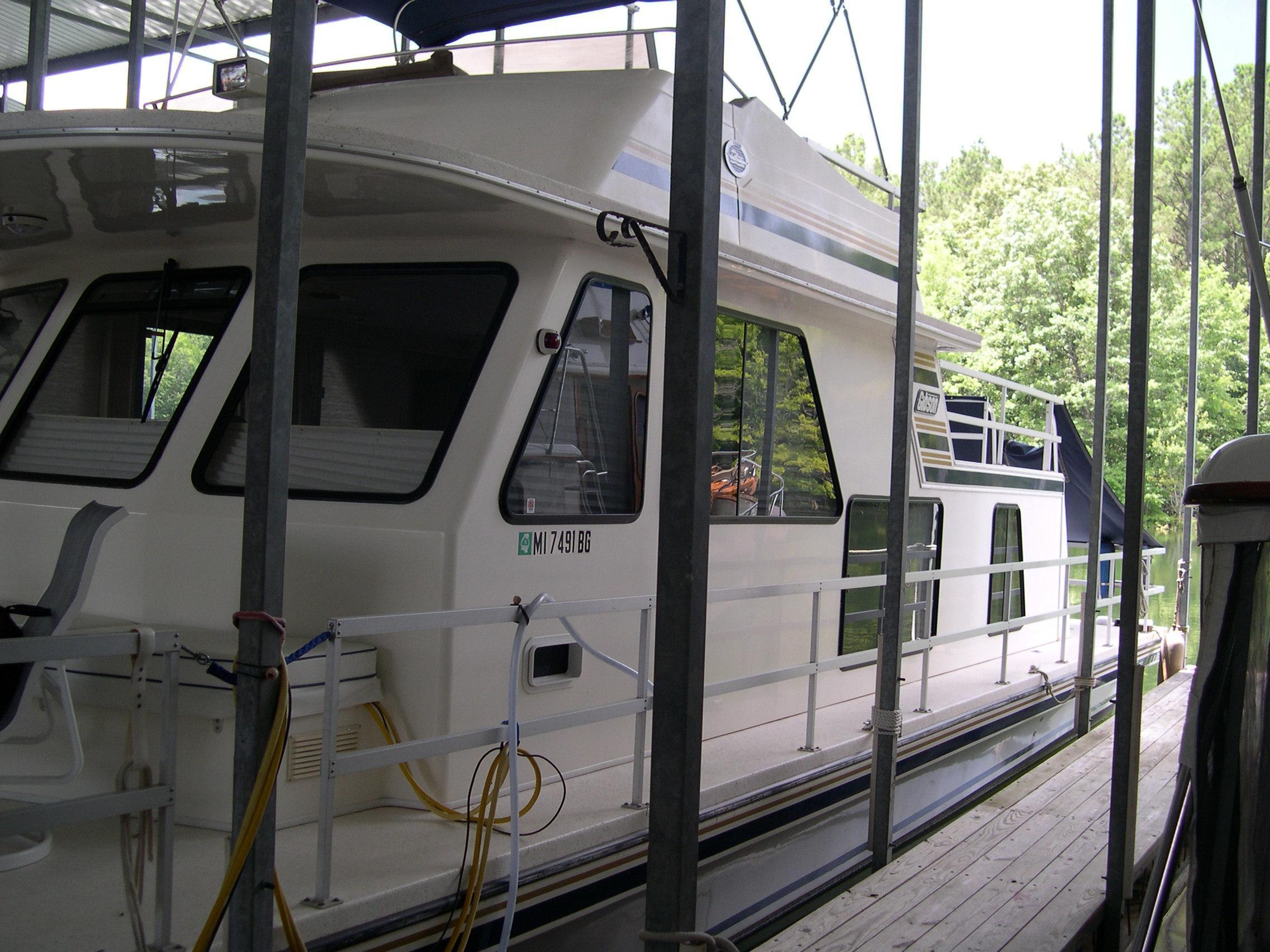 Gibson 41' Cabin Yacht, Bay Springs