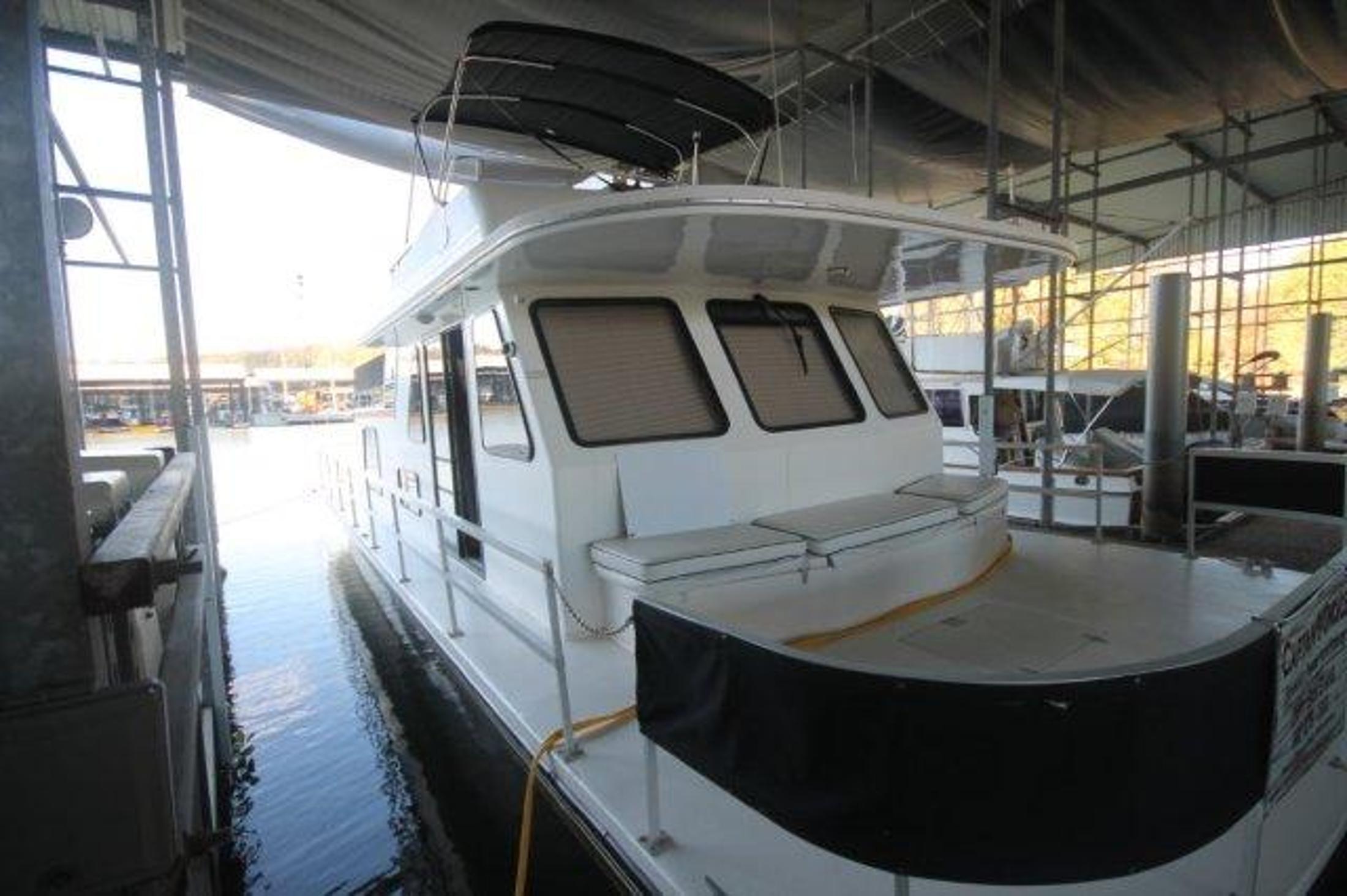 Gibson 41 Cabin Yacht, Pickwick Lake, MS