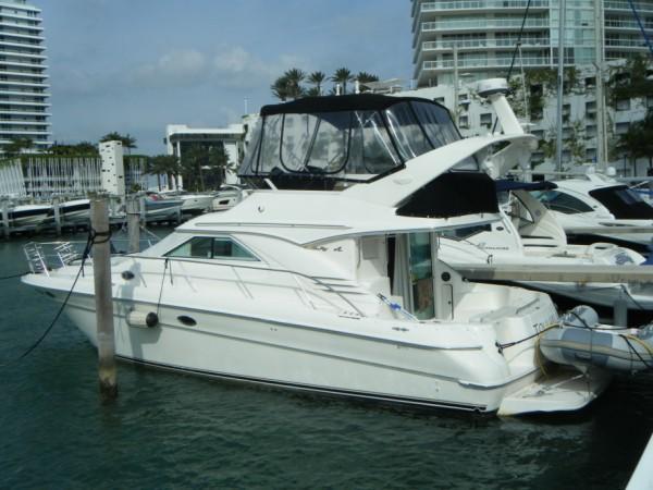 Sea Ray 400 Sedan Bridge, Miami Beach